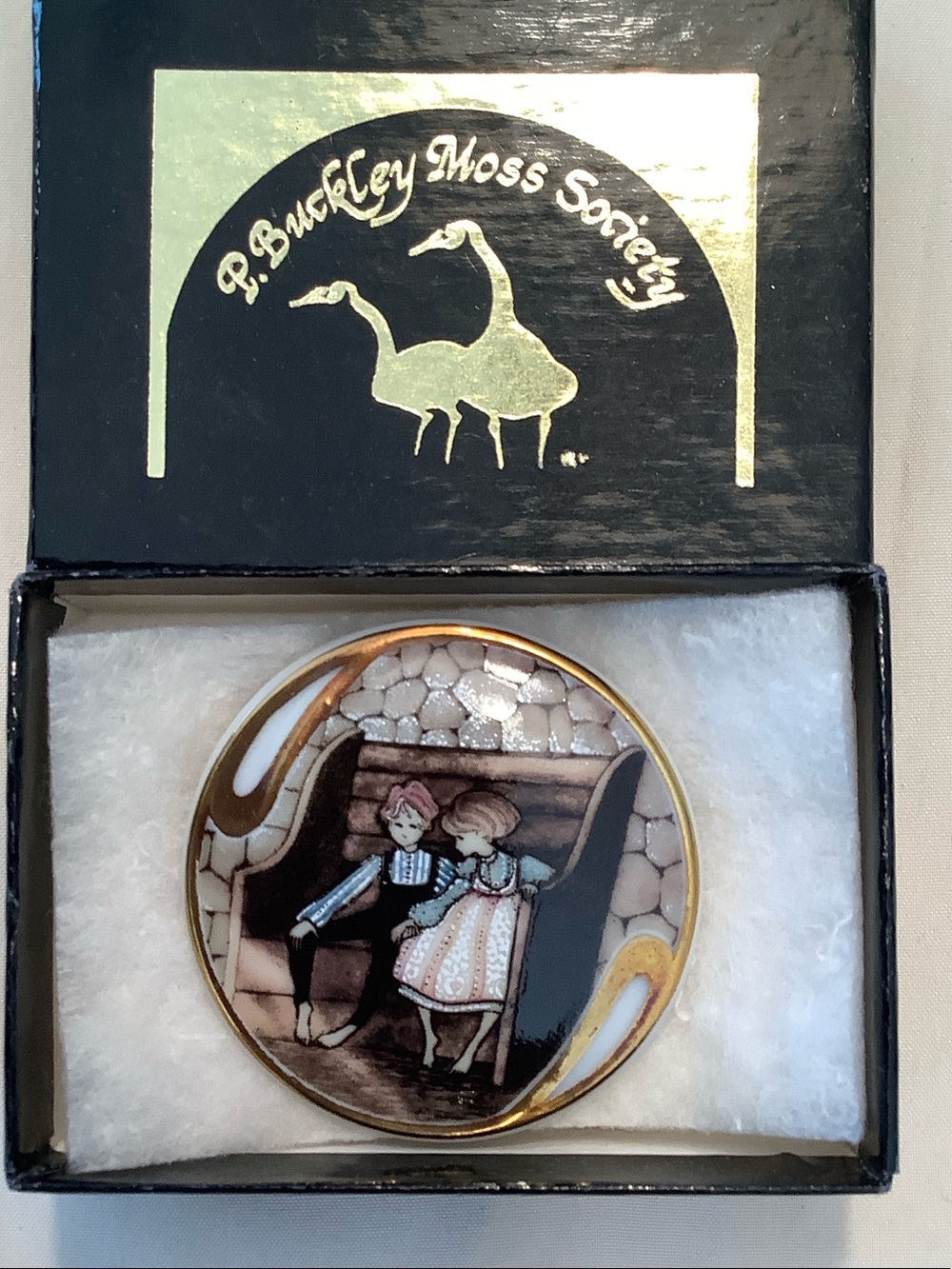 P Buckley Moss Friendship Painted Brooch in Brown & Gold Like New